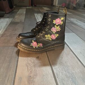 Dr Martens Floral Embroidered Black Boots (like new)